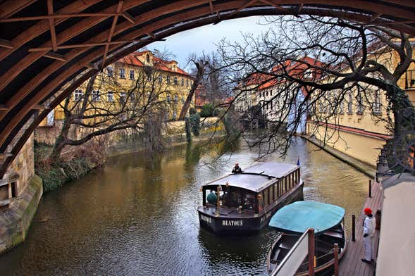 Tour in battello + Museo del Ponte Carlo